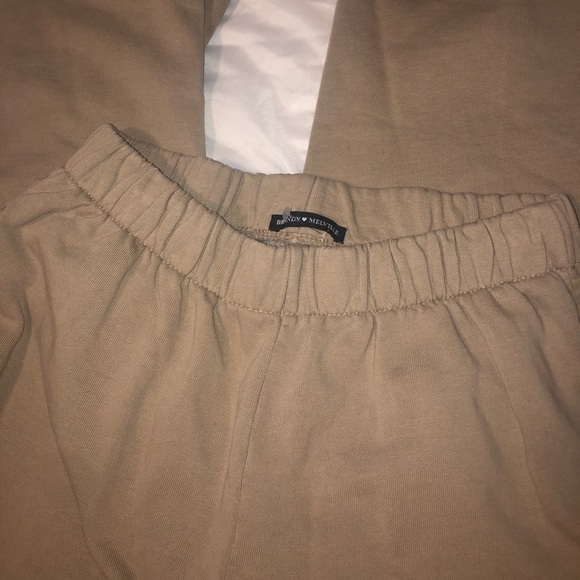 Brandy Melville light brown/tan rosa sweatpants - Picture 2 of 3